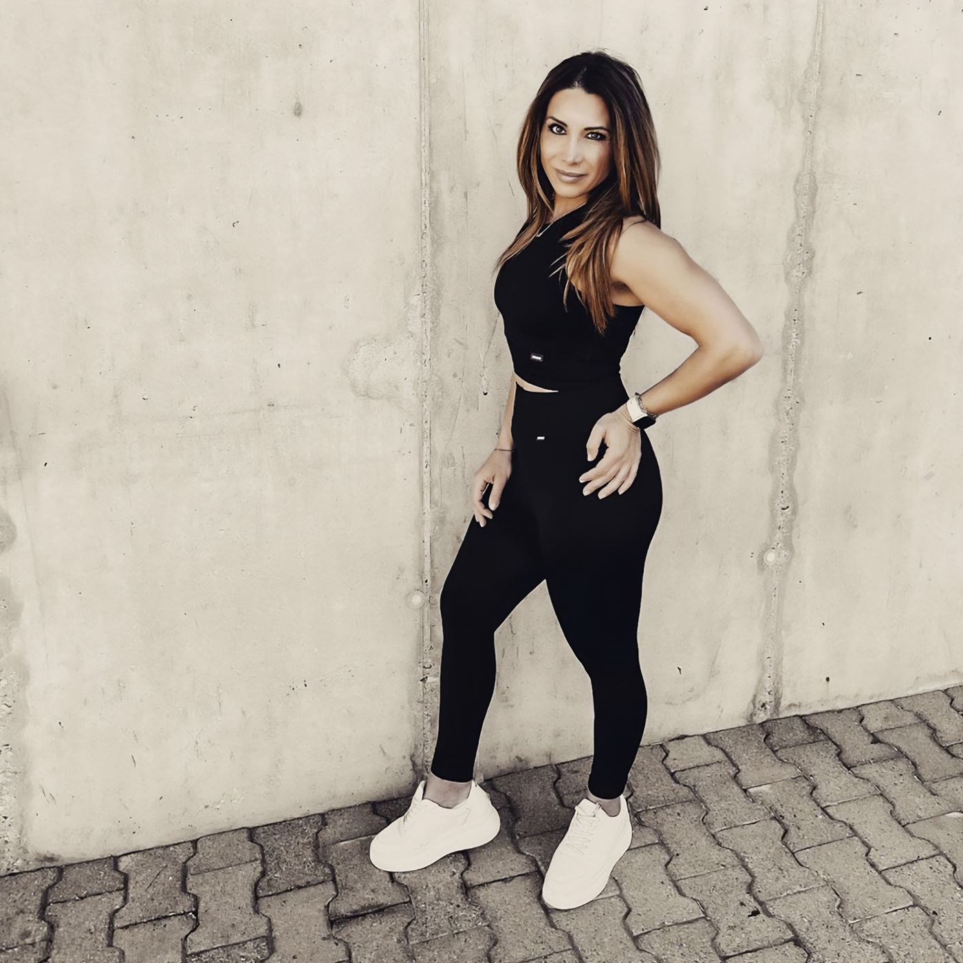 Elen an einer Betonwand